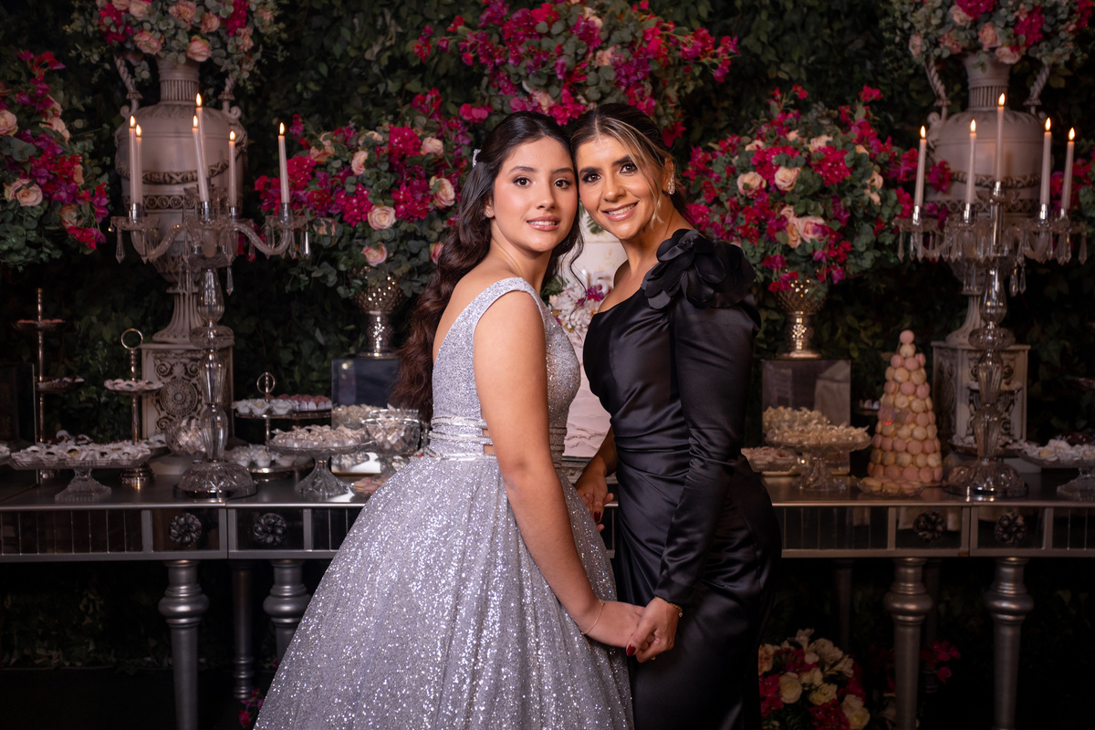 Festa de quinze anos em Torres
Fotografia: Adrielle Peres

Filme: Fred Filmes

Decoração: Só Brilho

Cerimonial: Celebrai 

Som/Luz: Impacto Som

Local: Apae Torres

Doces: Marta Mello/Cacau Show

Beleza: Morgana Magnus

Vestido: Noivas e Casais:
