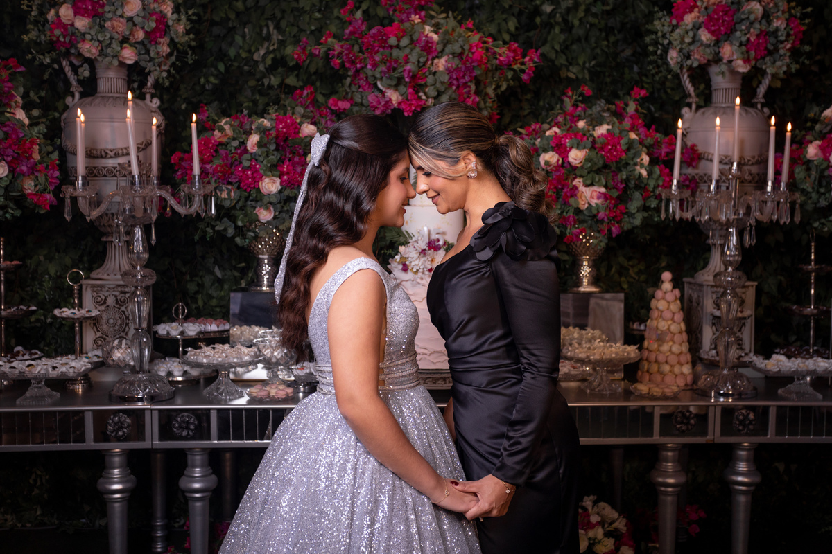 Festa de quinze anos em Torres
Fotografia: Adrielle Peres

Filme: Fred Filmes

Decoração: Só Brilho

Cerimonial: Celebrai 

Som/Luz: Impacto Som

Local: Apae Torres

Doces: Marta Mello/Cacau Show

Beleza: Morgana Magnus

Vestido: Noivas e Casais:
