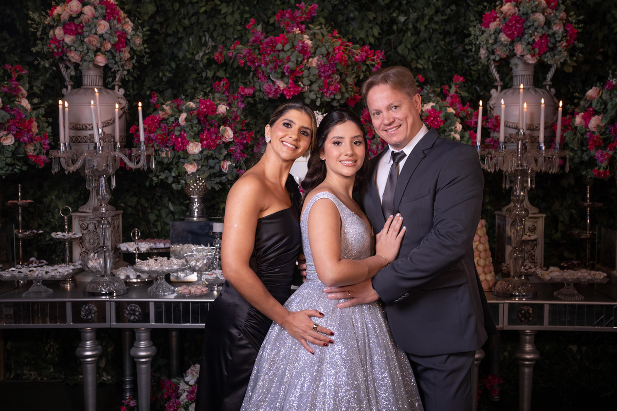 Festa de quinze anos em Torres
Fotografia: Adrielle Peres

Filme: Fred Filmes

Decoração: Só Brilho

Cerimonial: Celebrai 

Som/Luz: Impacto Som

Local: Apae Torres

Doces: Marta Mello/Cacau Show

Beleza: Morgana Magnus

Vestido: Noivas e Casais:
