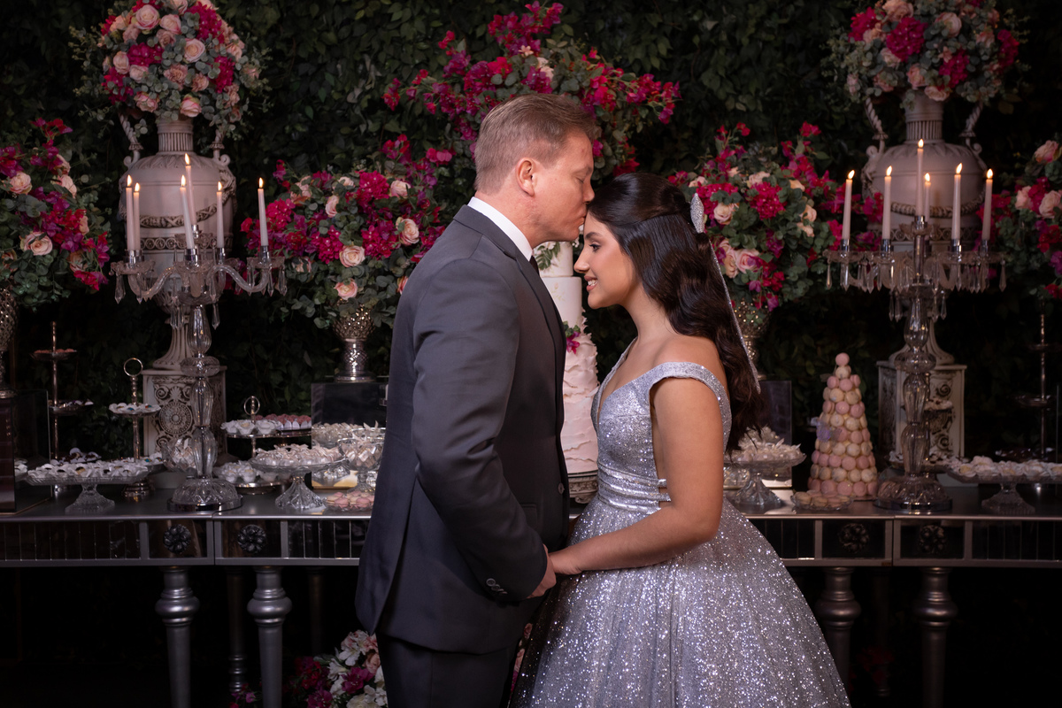 Festa de quinze anos em Torres
Fotografia: Adrielle Peres

Filme: Fred Filmes

Decoração: Só Brilho

Cerimonial: Celebrai 

Som/Luz: Impacto Som

Local: Apae Torres

Doces: Marta Mello/Cacau Show

Beleza: Morgana Magnus

Vestido: Noivas e Casais:
