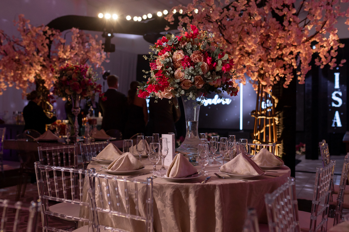 Festa de quinze anos em Torres
Fotografia: Adrielle Peres

Filme: Fred Filmes

Decoração: Só Brilho

Cerimonial: Celebrai 

Som/Luz: Impacto Som

Local: Apae Torres

Doces: Marta Mello/Cacau Show

Beleza: Morgana Magnus

Vestido: Noivas e Casais:
