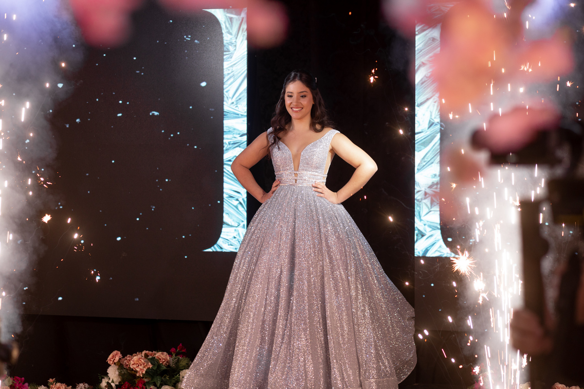 Festa de quinze anos em Torres
Fotografia: Adrielle Peres

Filme: Fred Filmes

Decoração: Só Brilho

Cerimonial: Celebrai 

Som/Luz: Impacto Som

Local: Apae Torres

Doces: Marta Mello/Cacau Show

Beleza: Morgana Magnus

Vestido: Noivas e Casais:
