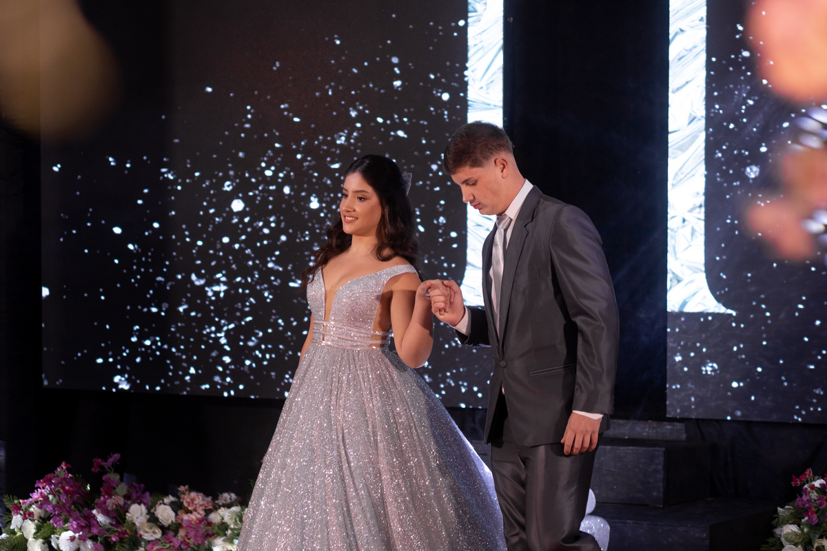 Festa de quinze anos em Torres
Fotografia: Adrielle Peres

Filme: Fred Filmes

Decoração: Só Brilho

Cerimonial: Celebrai 

Som/Luz: Impacto Som

Local: Apae Torres

Doces: Marta Mello/Cacau Show

Beleza: Morgana Magnus

Vestido: Noivas e Casais:
