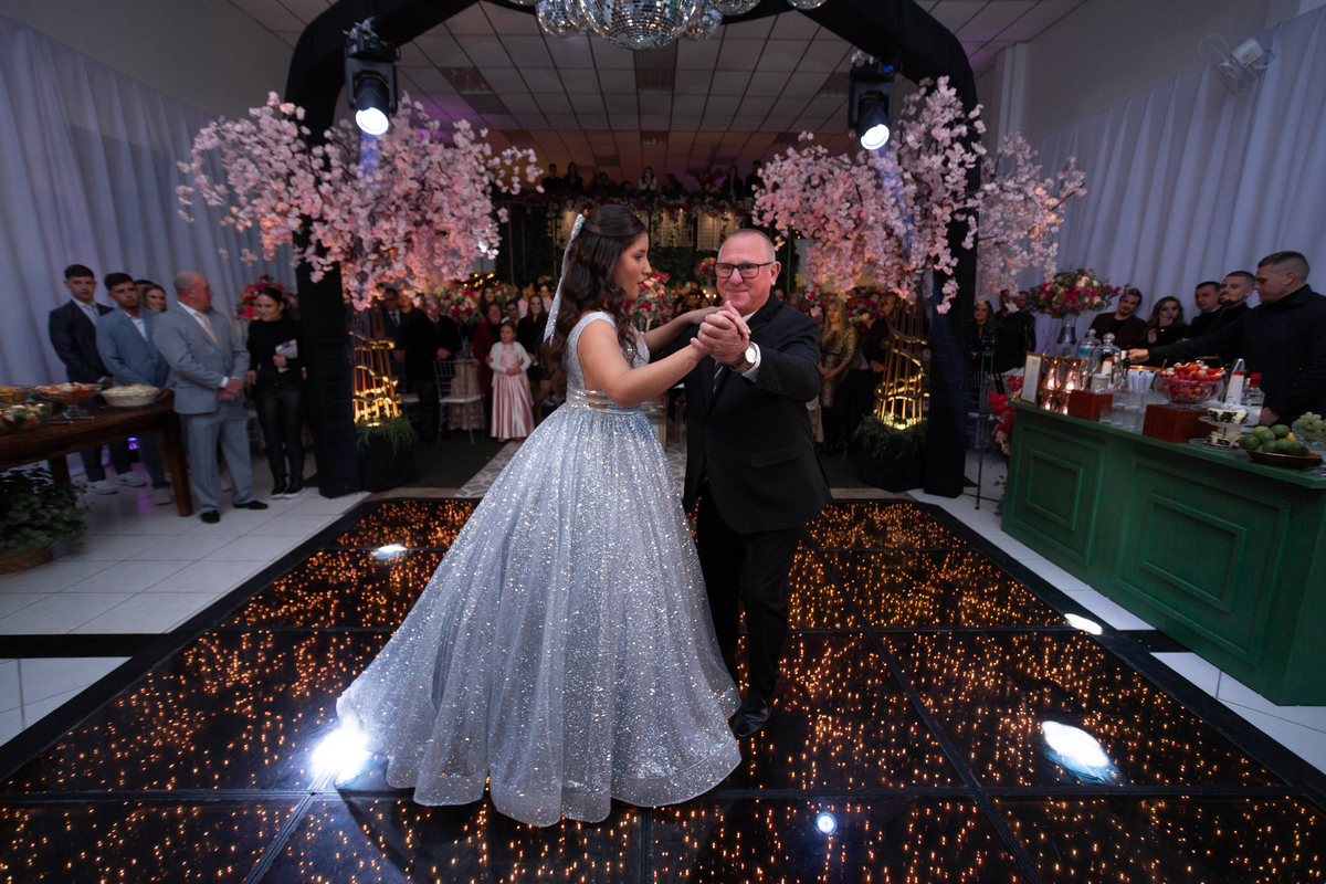 Festa de quinze anos em Torres
Fotografia: Adrielle Peres

Filme: Fred Filmes

Decoração: Só Brilho

Cerimonial: Celebrai 

Som/Luz: Impacto Som

Local: Apae Torres

Doces: Marta Mello/Cacau Show

Beleza: Morgana Magnus

Vestido: Noivas e Casais:
