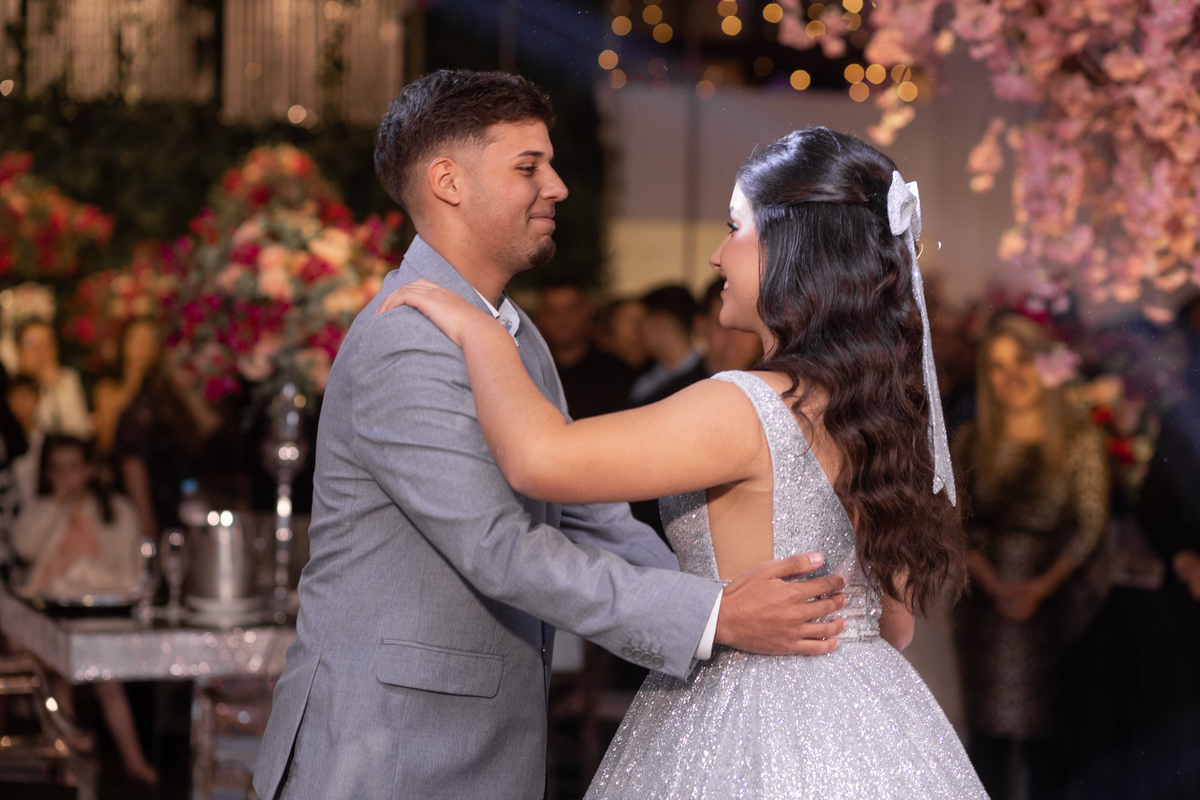 Festa de quinze anos em Torres
Fotografia: Adrielle Peres

Filme: Fred Filmes

Decoração: Só Brilho

Cerimonial: Celebrai 

Som/Luz: Impacto Som

Local: Apae Torres

Doces: Marta Mello/Cacau Show

Beleza: Morgana Magnus

Vestido: Noivas e Casais:
