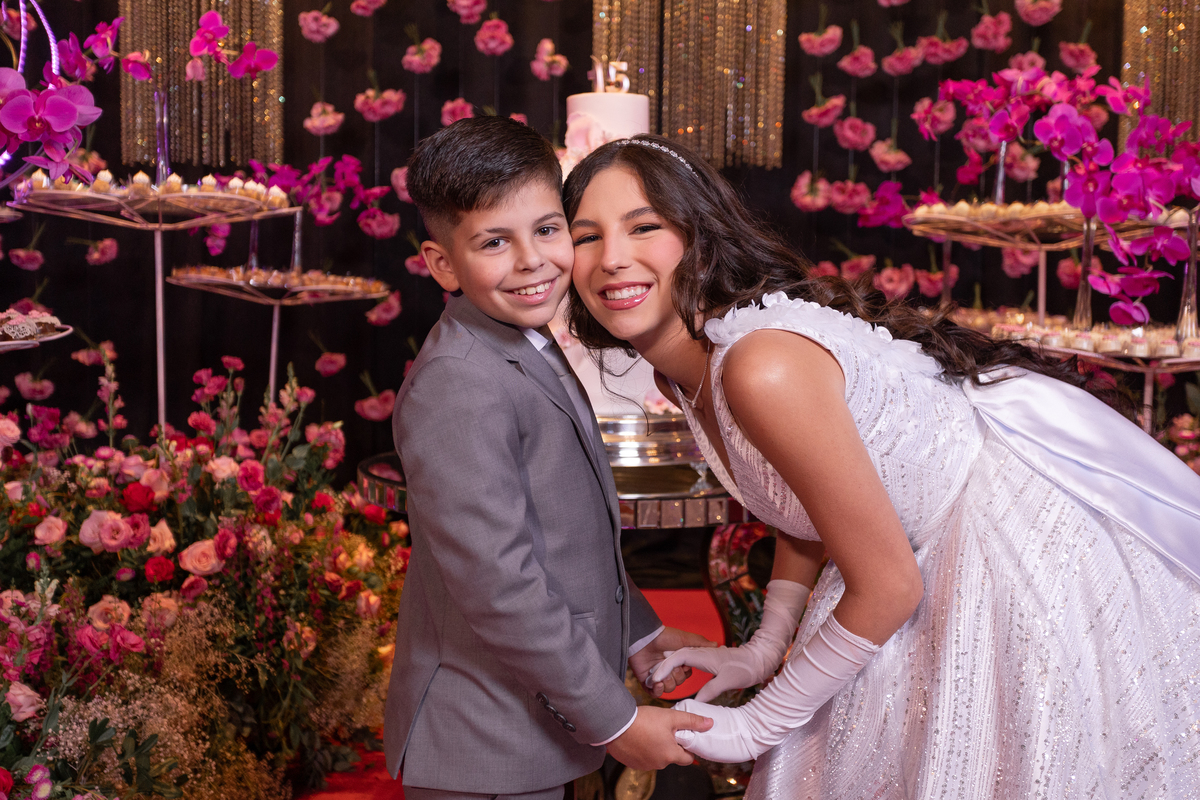 ADR_0009-festa-dos-quinze-adrielle-peres-fotografa-fotografia-quinze-anos-sitio-do-cassio-silvia-flores-decoracao-vestido-cibele-chaulet-sitio-do-cassio-sombrio-sc-debutante-baile-festa-15-anos