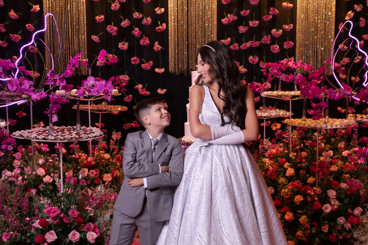 ADR_0009-festa-dos-quinze-adrielle-peres-fotografa-fotografia-quinze-anos-sitio-do-cassio-silvia-flores-decoracao-vestido-cibele-chaulet-sitio-do-cassio-sombrio-sc-debutante-baile-festa-15-anos