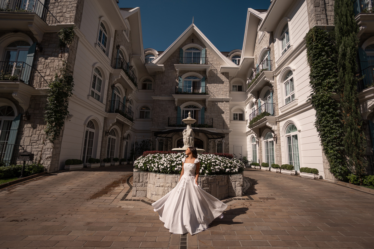 fotos de 15 anos no castelo HOTEL  COLLINE DE FRNACE - Gramado - RS  fotografa - ensaio no castelo - disney - castelo britanico - quinze anos - book dos quinze casual - ideias - vestido branco - noiva - hard rock