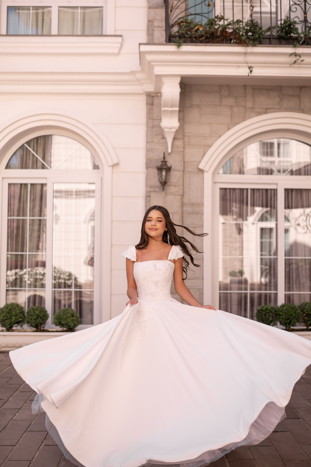 fotos de 15 anos no castelo HOTEL  COLLINE DE FRNACE - Gramado - RS  fotografa - ensaio no castelo - disney - castelo britanico - quinze anos - book dos quinze casual - ideias - vestido branco - noiva - hard rock