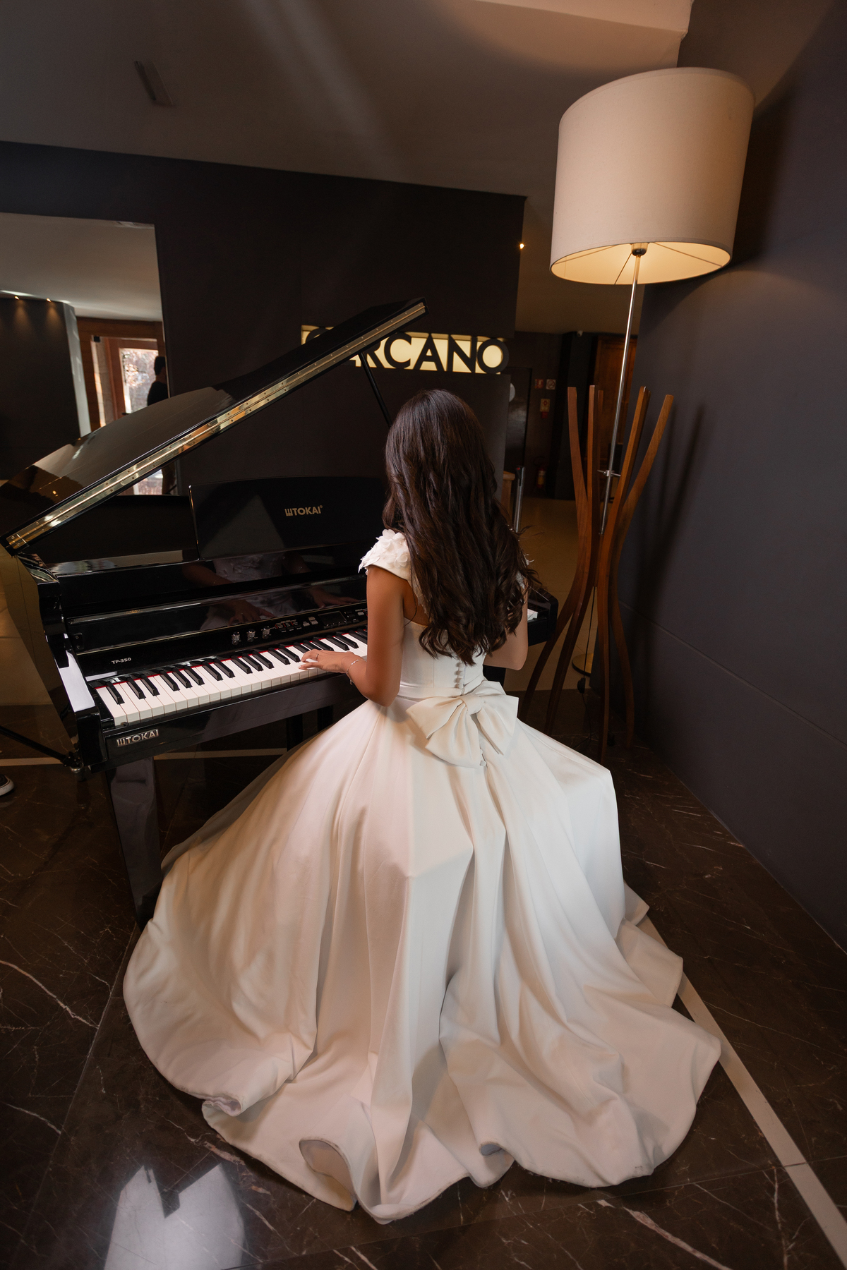 fotos de 15 anos no castelo HOTEL  COLLINE DE FRNACE - Gramado - RS  fotografa - ensaio no castelo - disney - castelo britanico - quinze anos - book dos quinze casual - ideias - vestido branco - noiva - hard rock