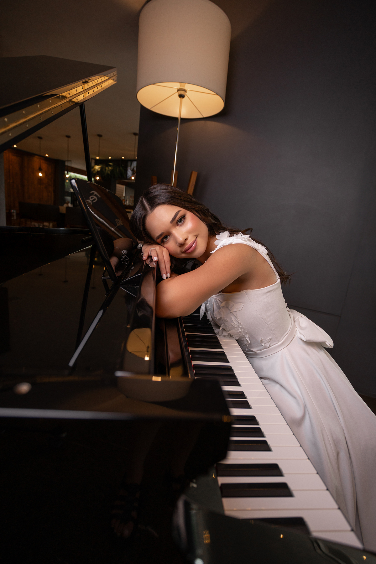 fotos de 15 anos no castelo HOTEL  COLLINE DE FRNACE - Gramado - RS  fotografa - ensaio no castelo - disney - castelo britanico - quinze anos - book dos quinze casual - ideias - vestido branco - noiva - hard rock