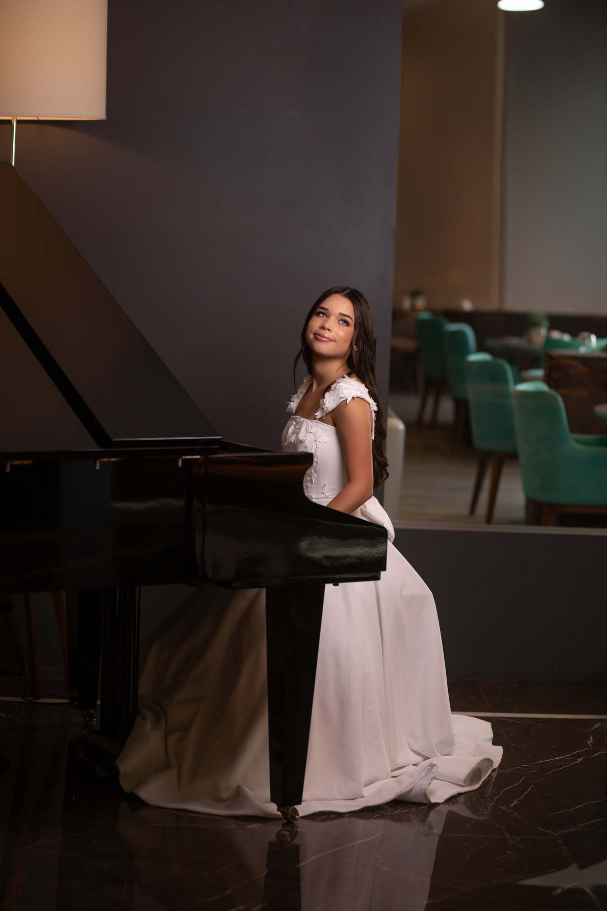 fotos de 15 anos no castelo HOTEL  COLLINE DE FRNACE - Gramado - RS  fotografa - ensaio no castelo - disney - castelo britanico - quinze anos - book dos quinze casual - ideias - vestido branco - noiva - hard rock