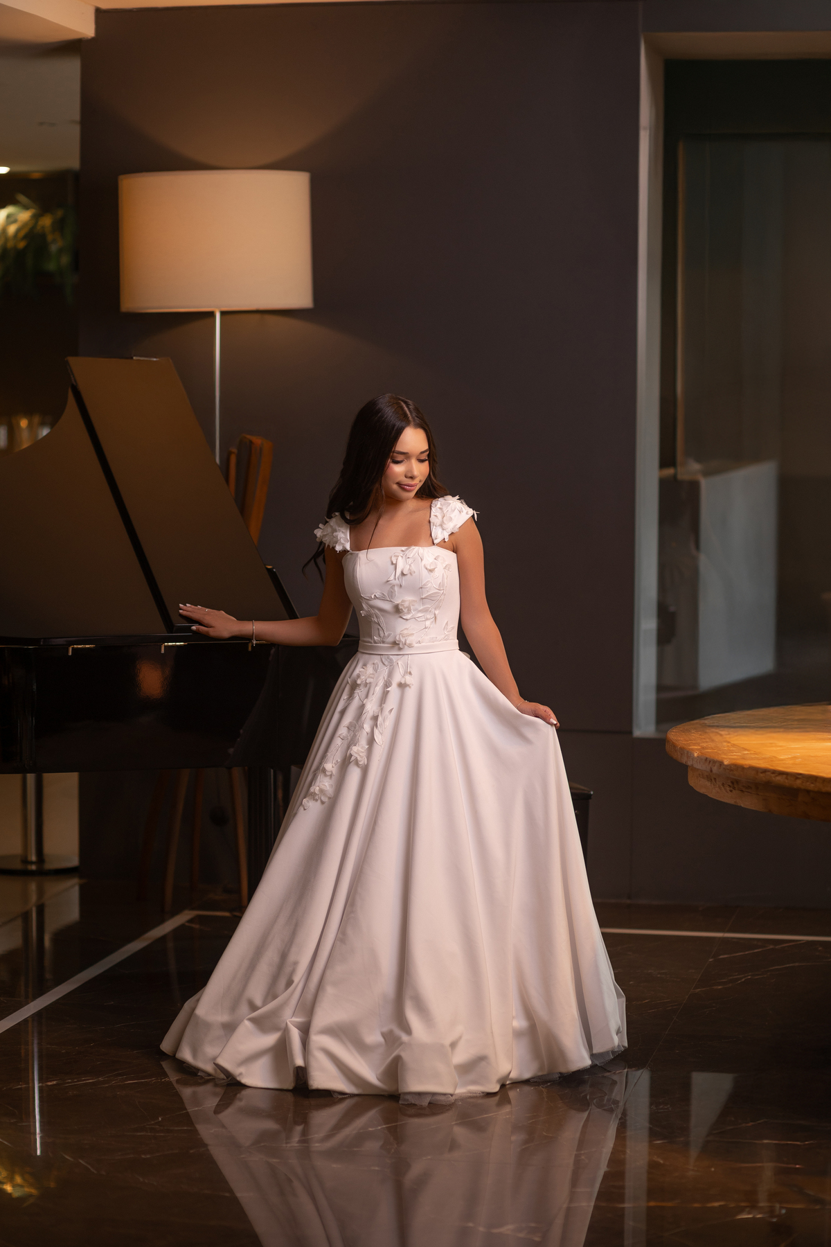 fotos de 15 anos no castelo HOTEL  COLLINE DE FRNACE - Gramado - RS  fotografa - ensaio no castelo - disney - castelo britanico - quinze anos - book dos quinze casual - ideias - vestido branco - noiva - hard rock