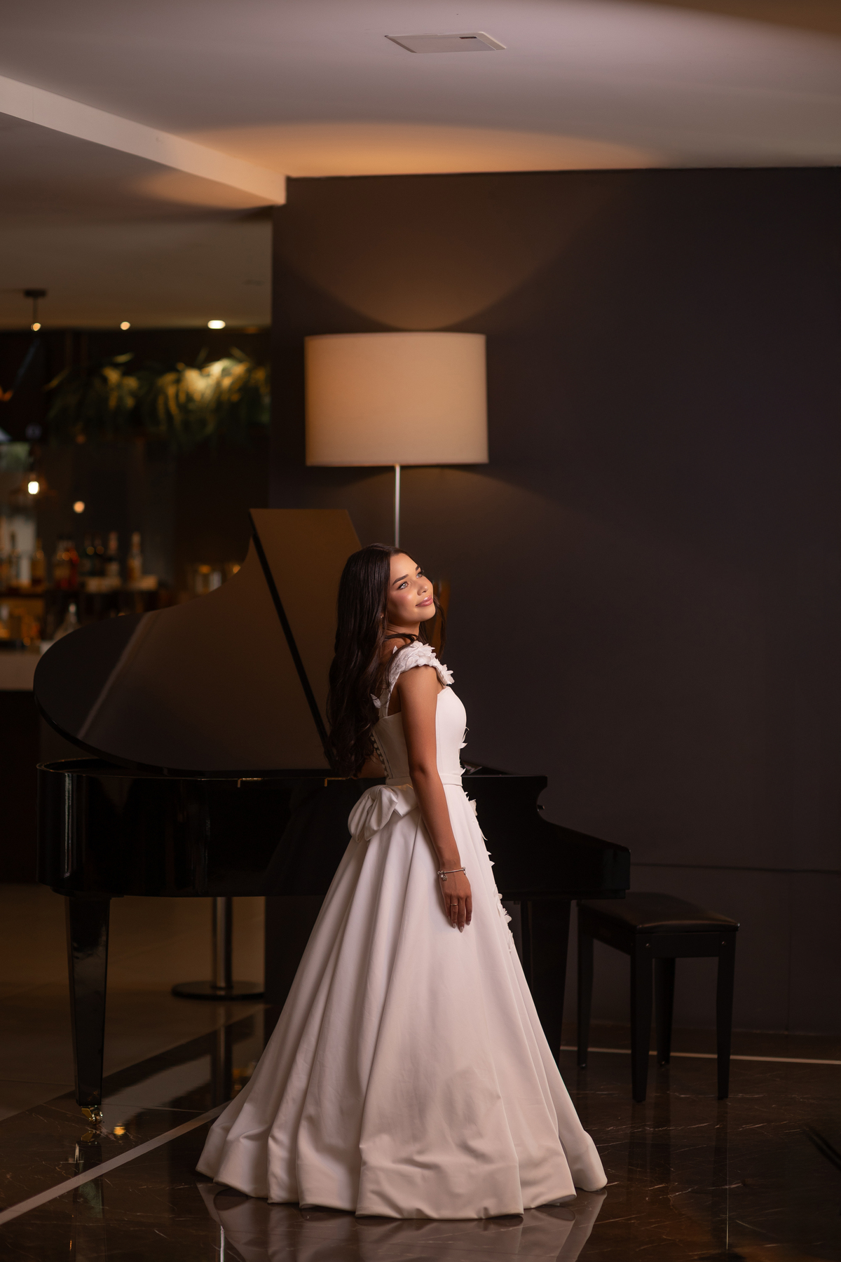 fotos de 15 anos no castelo HOTEL  COLLINE DE FRNACE - Gramado - RS  fotografa - ensaio no castelo - disney - castelo britanico - quinze anos - book dos quinze casual - ideias - vestido branco - noiva - hard rock