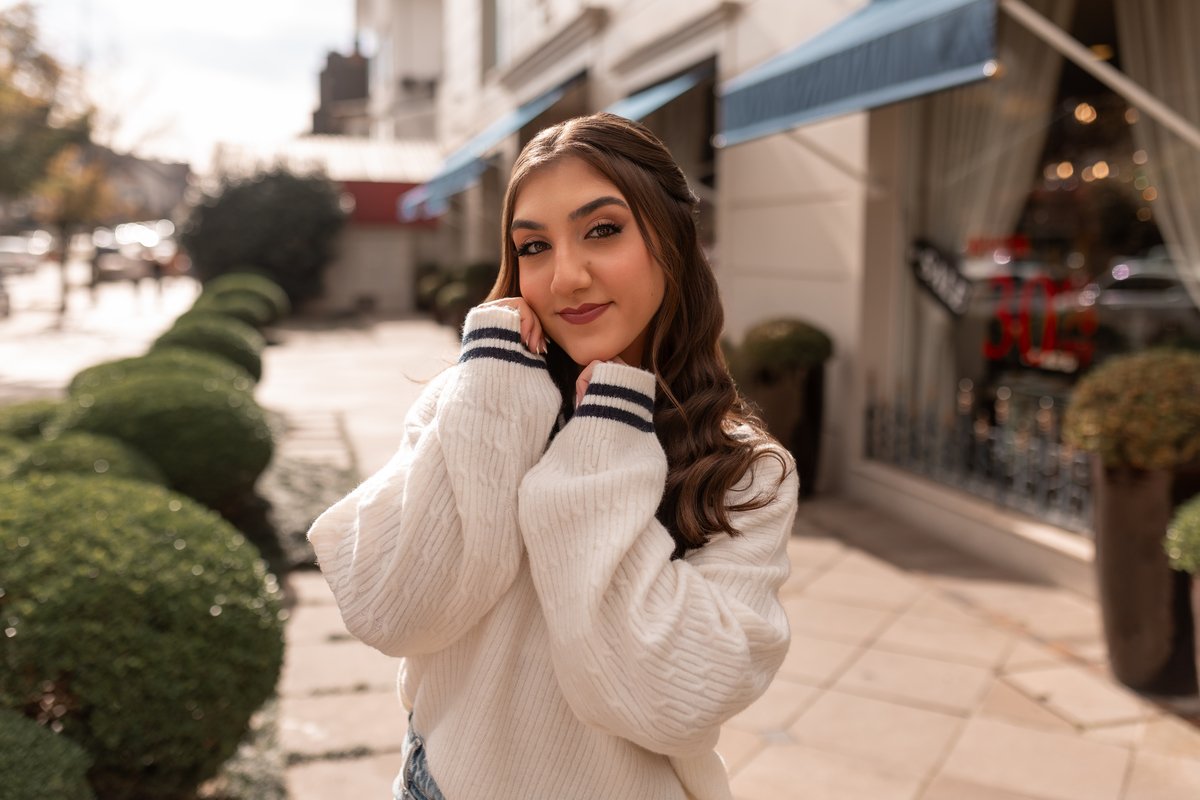 Ensaio de quinze anos estilo europeu no Le Jardin Parque de Lavandas em Gramado/RS. Um cenário encantador e um resultado incrível.
Palavras-chave:
ensaio 15 anos Gramado, ensaio estilo Europa, Le Jardin lavandas, debutante Serra Gaúcha, fotografia 15 anos