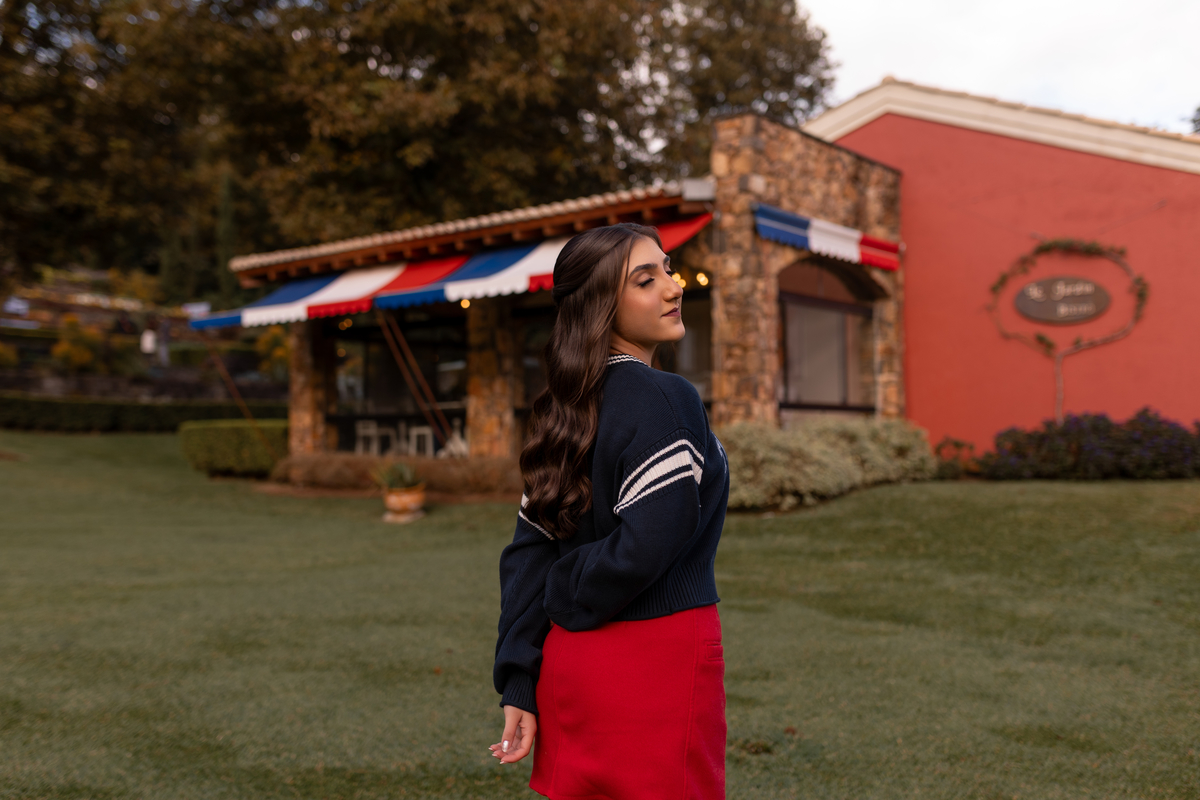 Ensaio de quinze anos estilo europeu no Le Jardin Parque de Lavandas em Gramado/RS. Um cenário encantador e um resultado incrível.
Palavras-chave:
ensaio 15 anos Gramado, ensaio estilo Europa, Le Jardin lavandas, debutante Serra Gaúcha, fotografia 15 anos