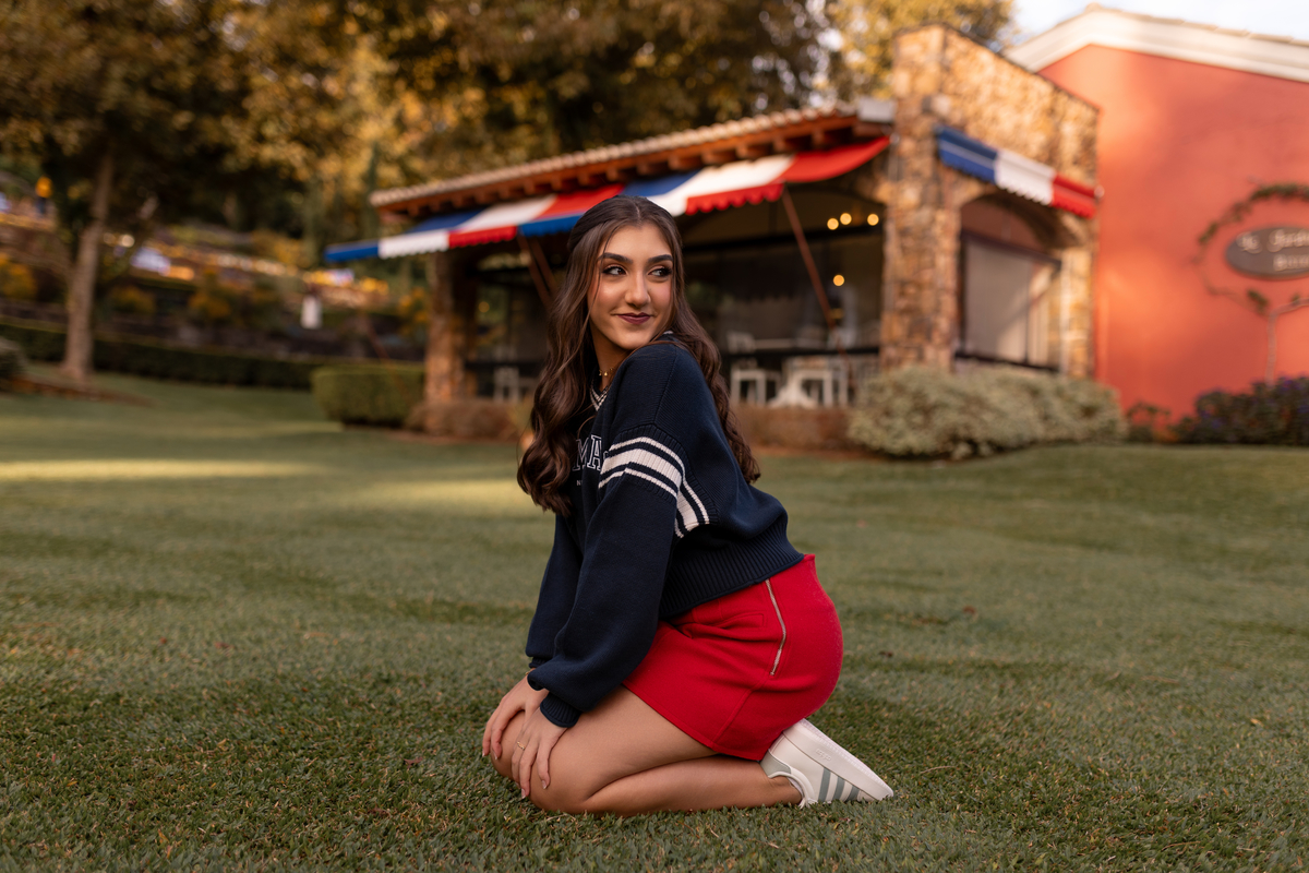 Ensaio de quinze anos estilo europeu no Le Jardin Parque de Lavandas em Gramado/RS. Um cenário encantador e um resultado incrível.
Palavras-chave:
ensaio 15 anos Gramado, ensaio estilo Europa, Le Jardin lavandas, debutante Serra Gaúcha, fotografia 15 anos