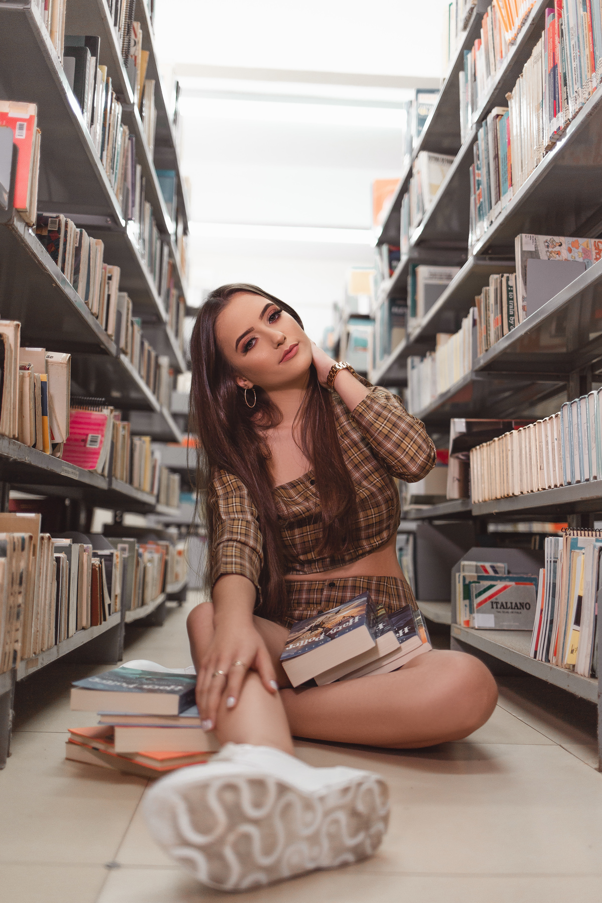 Book dos Quinze debutante DUDA. Ensaio de 15 anos em Torres, livros, biblioteca, natureza, maquiagem, praia, vestido, fotografia. Arroio do Sal, Osório, Imbé, Tramandai, Araranguá, Sombrio, Criciúma, Tres cachoeiras, Terra de areia, litoral, Gramado