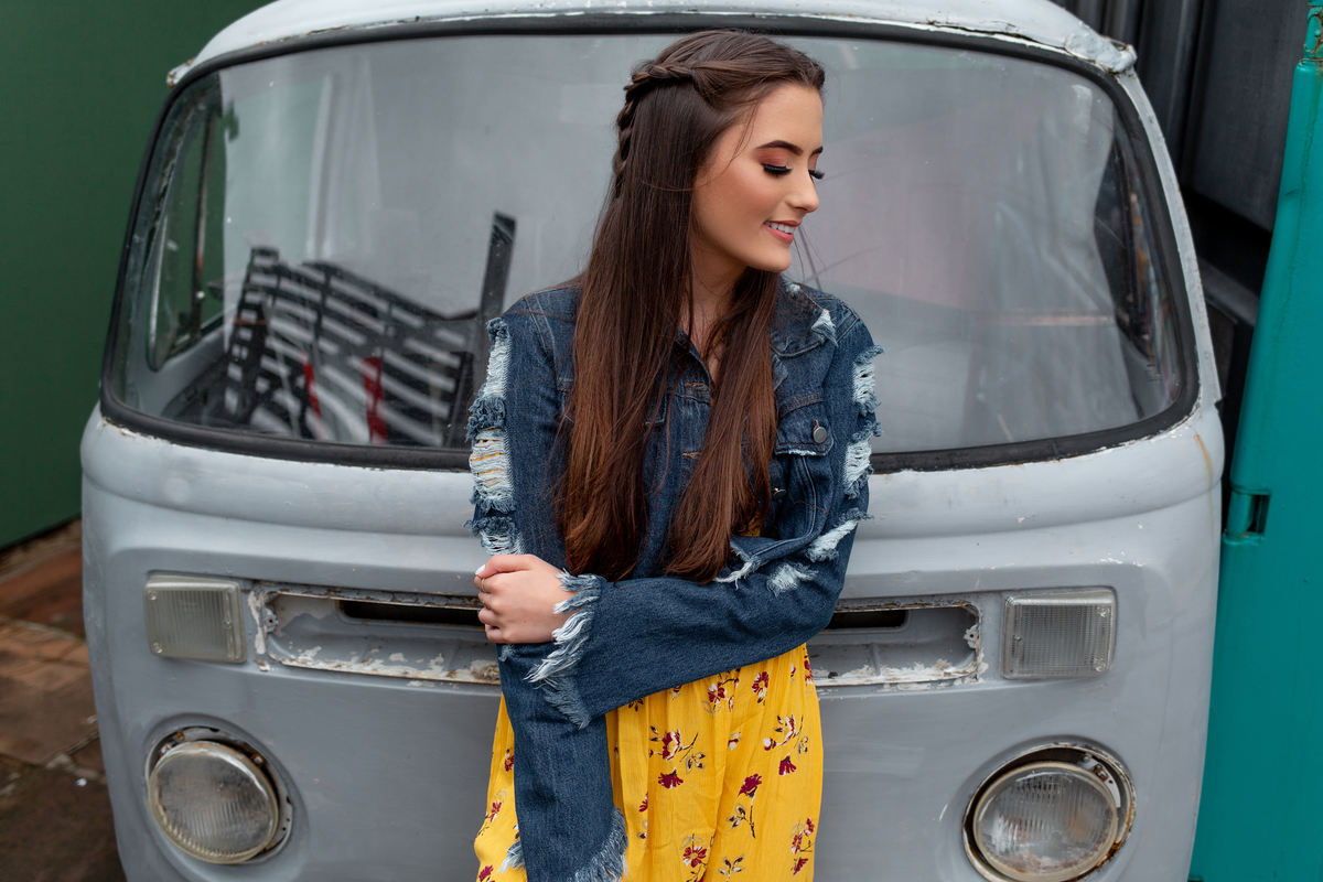 Book dos Quinze debutante DUDA. Ensaio de 15 anos em Torres, livros, container, natureza, grafite, praia, kombi, fotografia. Arroio do Sal, Osório, Imbé, Tramandai, Araranguá, Sombrio, Criciúma, Tres cachoeiras, Terra de areia, litoral, Gramado