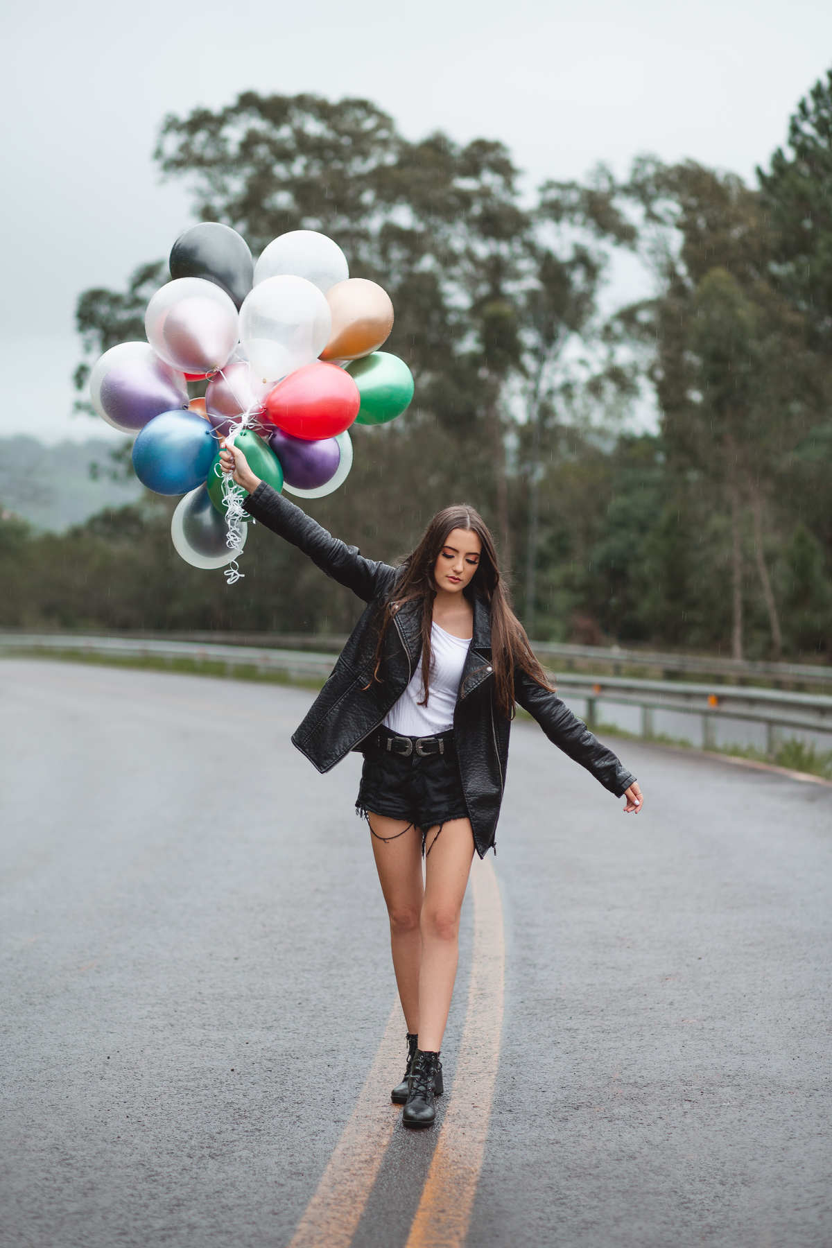 Book dos Quinze debutante DUDA. Ensaio de 15 anos em Torres, balao, cores, street, estrada, balonismo, praia, colorida, fotografia. Arroio do Sal, Osório, Imbé, Tramandai, Araranguá, Sombrio, Criciúma, Tres cachoeiras, Terra de areia, litoral, Gramado