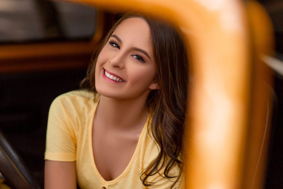 Book dos Quinze Malu. Ensaio de 15 anos em Torres, carro antigo, surf, gold, amarelo, natureza, floresta, praia, vestido, fotografia, Osório, Imbé, Tramandai, Araranguá, Sombrio, Criciúma, Tres cachoeiras, Terra de areia, litoral, Gramado, Serra