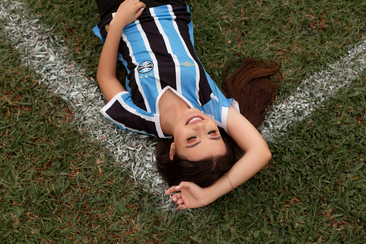 Ensaio de quinze anos com as amigas em Torres/RS. Picnic de quinze anos em Araranguá - SC. Futebol com as amigas de quinze anos em Criciúma. Noite do pijama - book dos 15 em Gramado e Canela - Serra Gaúcha. Fotos quinze anos futebol inter e grêmio,
