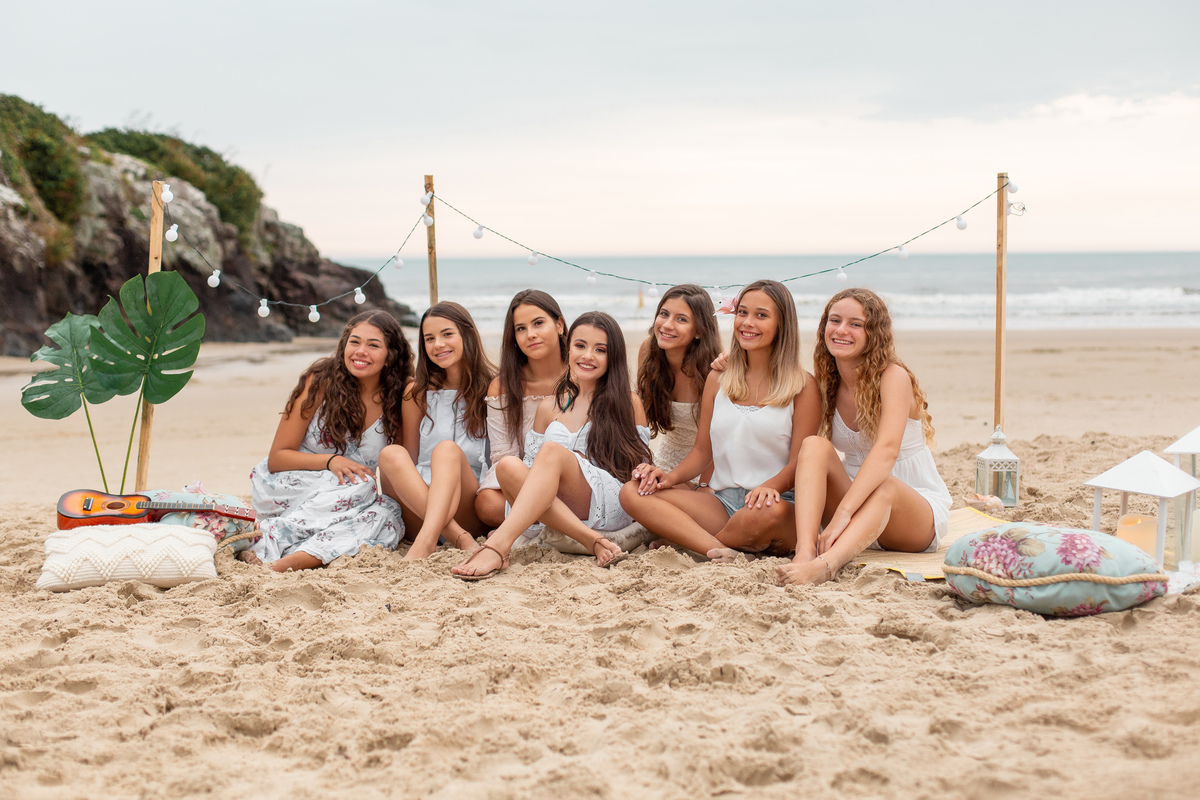 Ensaio de quinze anos com as amigas. Picnic de quinze anos em Araranguá - SC. Noite do pijama - book dos 15 em Gramado e Canela - Serra Gaúcha. Por do Sol na praia da Guarita em Torres - ensaio de quinze anos com a família. Floripa, Criciuma. Diversão, 
