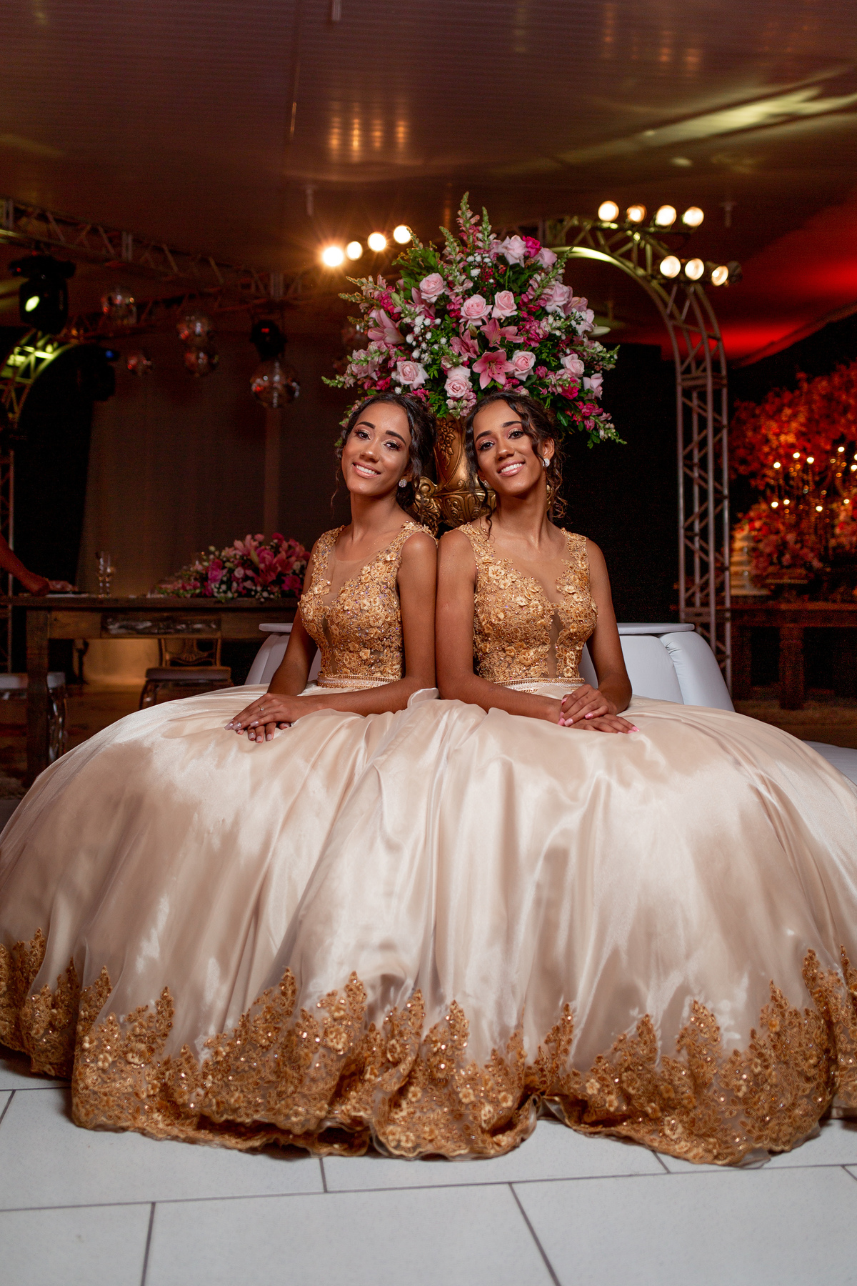 Festa de 15 anos - Debutantes Gêmeas Bárbara e Eduarda - Festa dos sonhos - Adrielle Peres Fotografia especializados em Quinze anos em  Torres/RS - Criciúma, Três cachoeiras, Porto Alegre, Gramado, Serra Gaúcha, Ararangua, Sombrio, decoração, book dos 15.