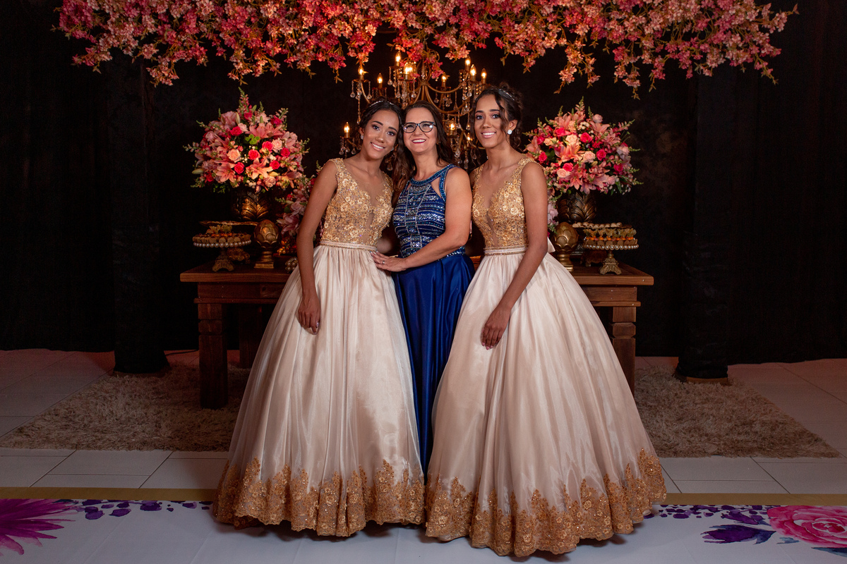 Festa de 15 anos - Debutantes Gêmeas Bárbara e Eduarda - Festa dos sonhos - Adrielle Peres Fotografia especializados em Quinze anos em  Torres/RS - Criciúma, Três cachoeiras, Porto Alegre, Gramado, Serra Gaúcha, Ararangua, Sombrio, decoração, book dos 15.