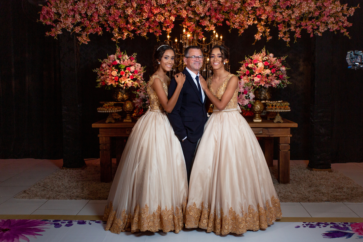 Festa de 15 anos - Debutantes Gêmeas Bárbara e Eduarda - Festa dos sonhos - Adrielle Peres Fotografia especializados em Quinze anos em  Torres/RS - Criciúma, Três cachoeiras, Porto Alegre, Gramado, Serra Gaúcha, Ararangua, Sombrio, decoração, book dos 15.