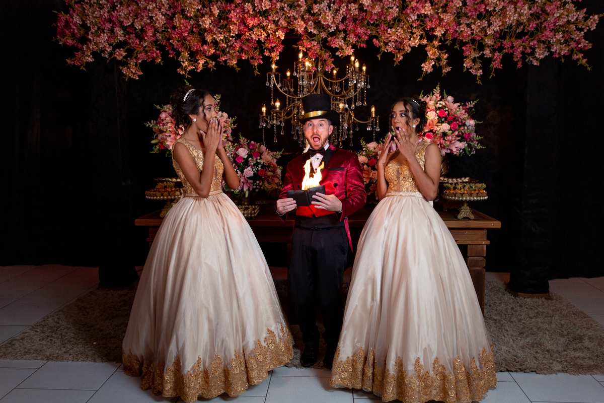 Festa de 15 anos - Debutantes Gêmeas Bárbara e Eduarda - Festa dos sonhos - Adrielle Peres Fotografia especializados em Quinze anos em  Torres/RS - Criciúma, Três cachoeiras, Porto Alegre, Gramado, Ararangua, Sombrio, decoração, mágico, magia, 