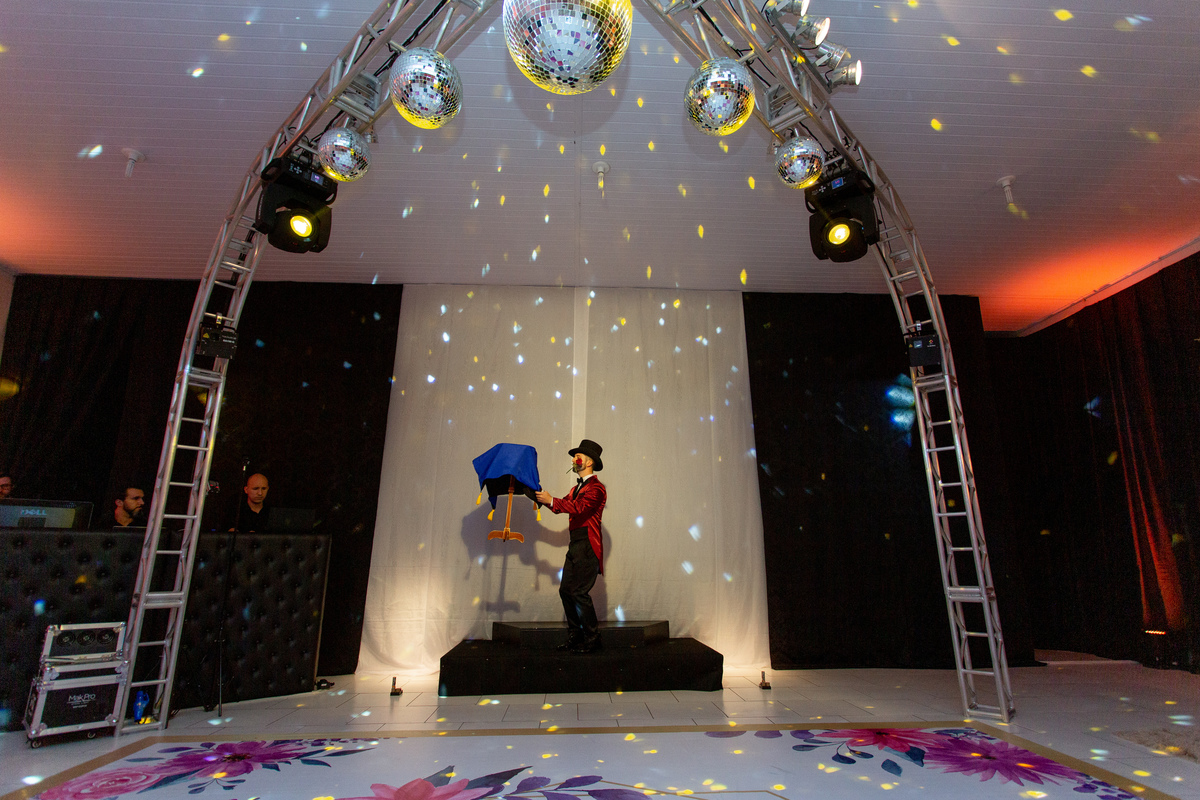 Festa de 15 anos - Debutantes Gêmeas Bárbara e Eduarda - Festa dos sonhos - Adrielle Peres Fotografia especializados em Quinze anos em  Torres/RS - Criciúma, Três cachoeiras, Porto Alegre, Gramado, Ararangua, Sombrio, decoração, mágico, magia, 