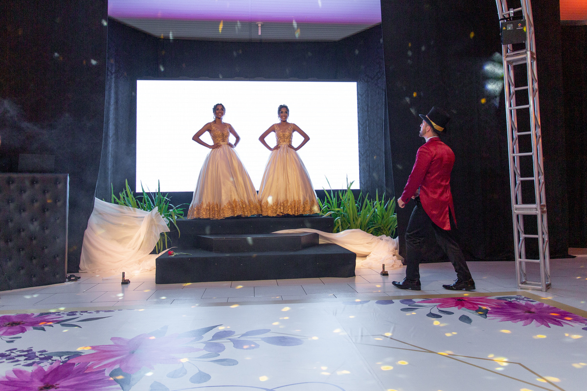 Festa de 15 anos - Debutantes Gêmeas Bárbara e Eduarda - Festa dos sonhos - Adrielle Peres Fotografia especializados em Quinze anos em  Torres/RS - Criciúma, Três cachoeiras, Porto Alegre, Gramado, Ararangua, Sombrio, decoração, mágico, magia, 