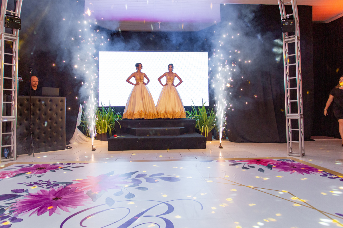 Festa de 15 anos - Debutantes Gêmeas Bárbara e Eduarda - Festa dos sonhos - Adrielle Peres Fotografia especializados em Quinze anos em  Torres/RS - Criciúma, Três cachoeiras, Porto Alegre, Gramado, Ararangua, Sombrio, decoração, mágico, magia, 