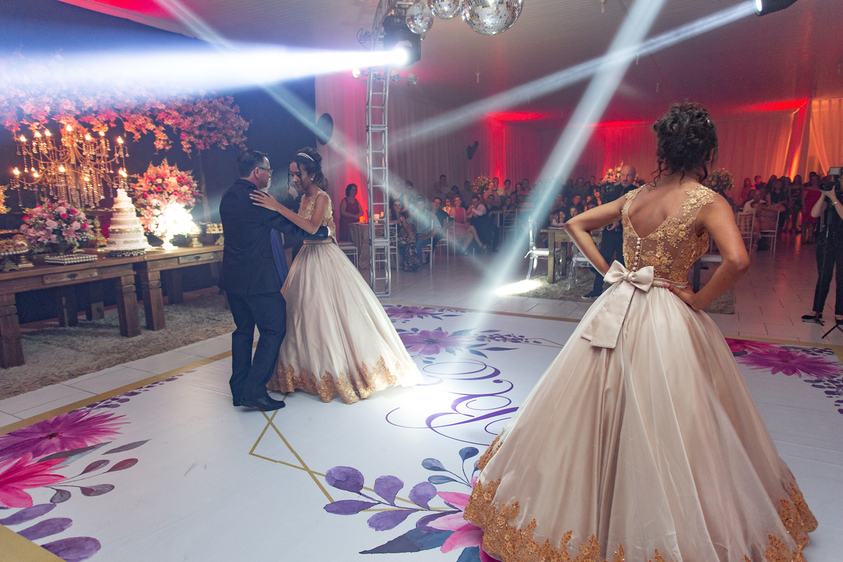 Festa de 15 anos - Debutantes Gêmeas Bárbara e Eduarda - Festa dos sonhos - Adrielle Peres Fotografia especializados em Quinze anos em  Torres/RS - Criciúma, Três cachoeiras, Porto Alegre, Gramado, Ararangua, Sombrio, decoração, mágico, magia, 