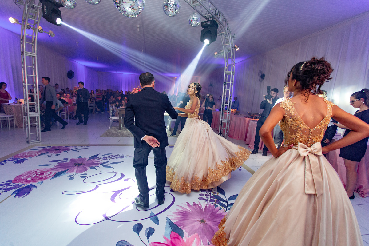 Festa de 15 anos - Debutantes Gêmeas Bárbara e Eduarda - Festa dos sonhos - Adrielle Peres Fotografia especializados em Quinze anos em  Torres/RS - Criciúma, Três cachoeiras, Porto Alegre, Gramado, Ararangua, Sombrio, decoração, mágico, magia, valsa