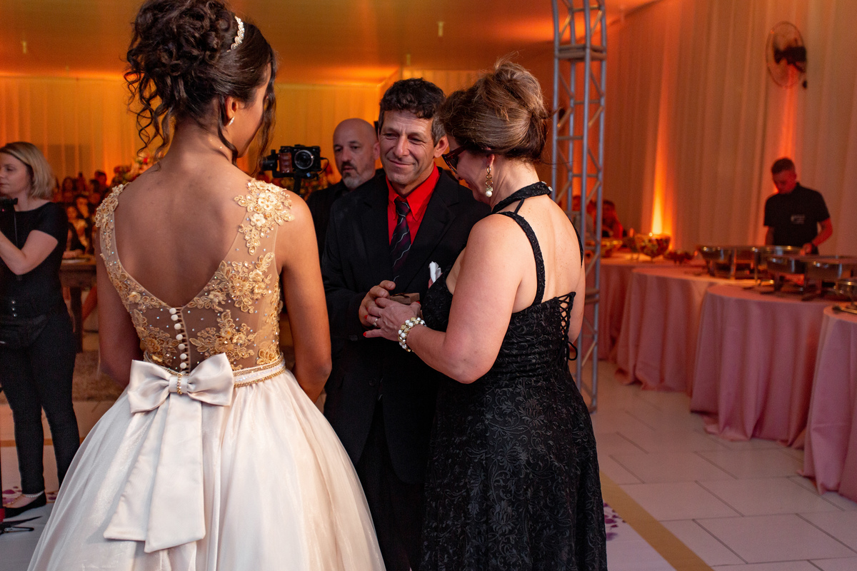 Festa de 15 anos - Debutantes Gêmeas Bárbara e Eduarda - Festa dos sonhos - Adrielle Peres Fotografia especializados em Quinze anos em  Torres/RS - Criciúma, Três cachoeiras, Porto Alegre, Gramado, Ararangua, Sombrio, decoração, mágico, magia, valsa