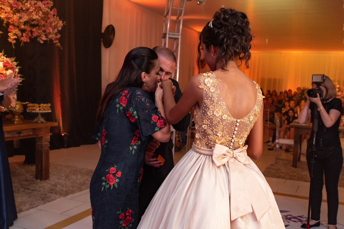 Festa de 15 anos - Debutantes Gêmeas Bárbara e Eduarda - Festa dos sonhos - Adrielle Peres Fotografia especializados em Quinze anos em  Torres/RS - Criciúma, Três cachoeiras, Porto Alegre, Gramado, Ararangua, Sombrio, decoração, mágico, anel, valsa, jóia