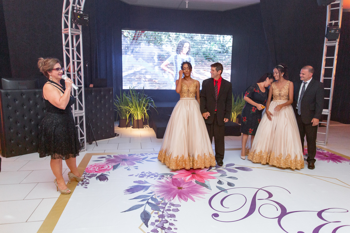 Festa de 15 anos - Debutantes Gêmeas Bárbara e Eduarda - Festa dos sonhos - Adrielle Peres Fotografia especializados em Quinze anos em  Torres/RS - Criciúma, Três cachoeiras, Porto Alegre, Gramado, Ararangua, Sombrio, decoração, mágico, anel, valsa, jóia