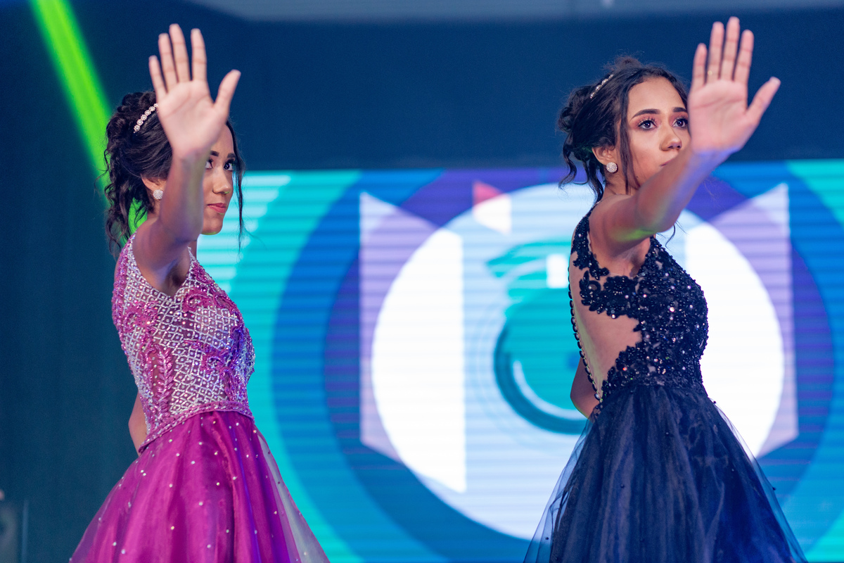 Festa de 15 anos - Debutantes Gêmeas Bárbara e Eduarda - Festa dos sonhos - Adrielle Peres Fotografia especializados em Quinze anos em  Torres/RS - Criciúma, Porto Alegre, Gramado, Ararangua, Sombrio, decoração, abertura de pista, telao, coreografia