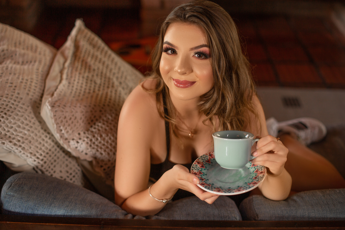 Book dos Quinze debutantes Carol Rigo. Ensaio de 15 anos em Torres, cafe, caneca, mar, prancha, surf, casa, pink, ouem, praia grande, rosa, fotografia. Arroio do Sal, Osório, Imbé, Tramandai, Araranguá, Sombrio, Criciúma, litoral, Gramado