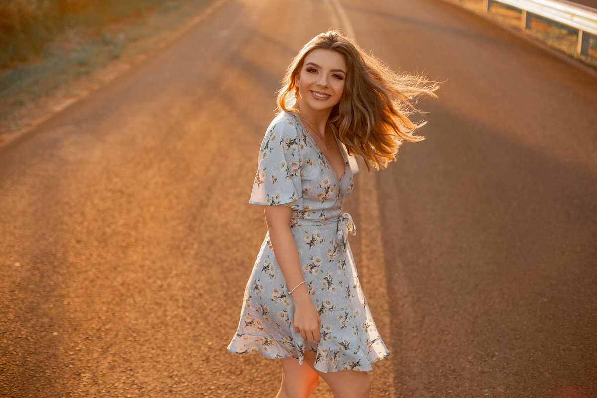 Book dos Quinze debutantes Carol Rigo. Ensaio de 15 anos em Torres, cafe, caneca, mar, prancha, surf, casa, pink, ouem, por do sol,  praia grande, flores, fotografia. Arroio do Sal, Osório, Imbé, Tramandai, Araranguá, Sombrio, Criciúma, litoral, Gramado