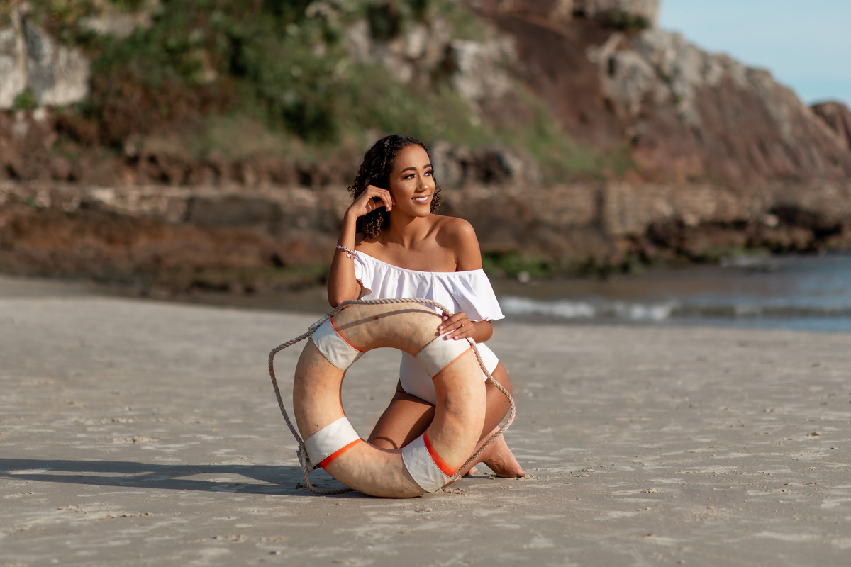 Book dos Quinze debutantes Gêmeas Barbara e Duda. Ensaio de 15 anos praia da Guarita em Torres/RS, boias, salva vidas, areia, biquini, maiô, pedras, ondas, mar, fotografia. Arroio do Sal, Imbé, Tramandai, Araranguá, Sombrio, Criciúma, litoral, Gramado