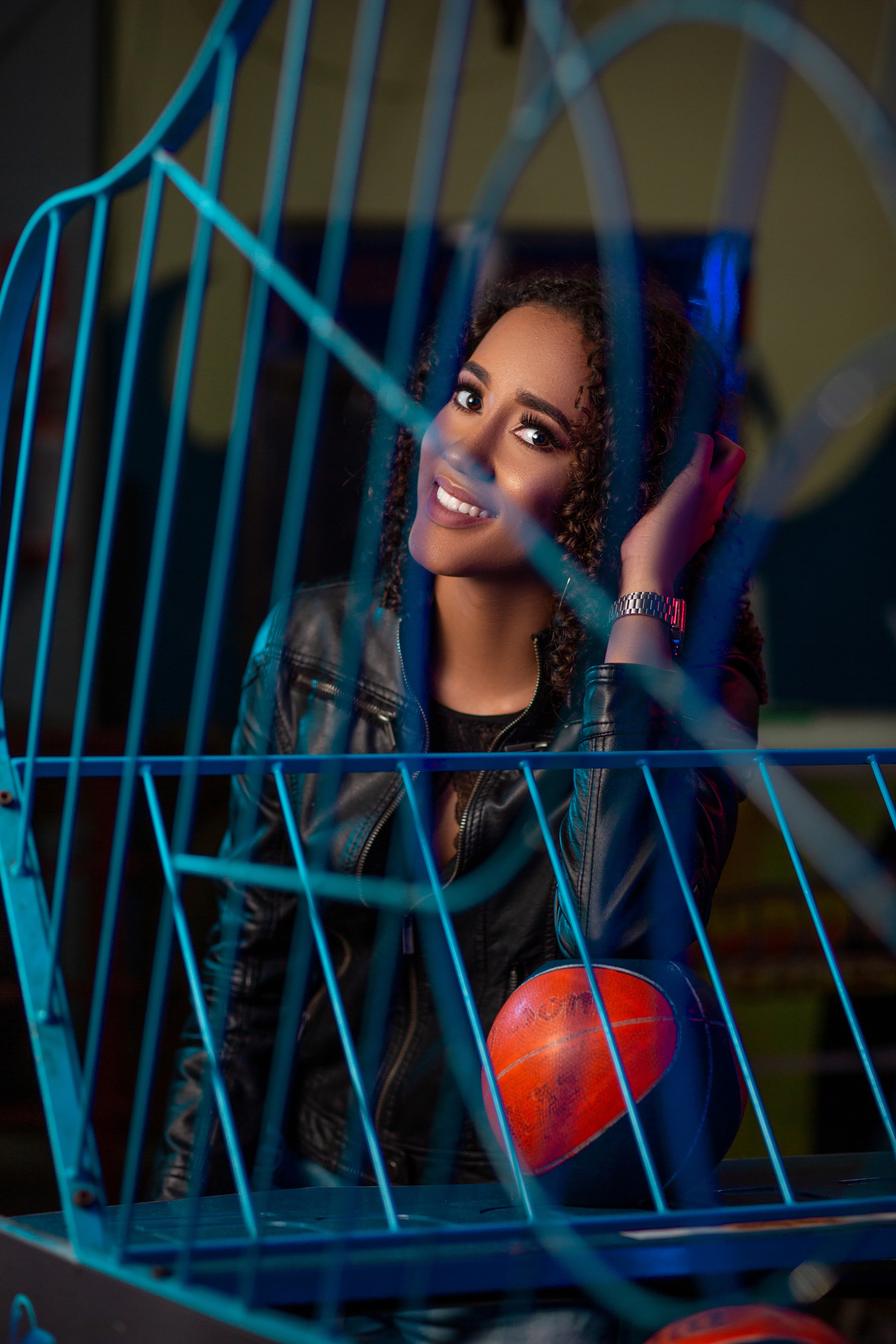 Book dos Quinze debutantes Gêmeas Barbara e Duda. Ensaio de 15 anos praia da Guarita em Torres/RS, street, urbano, jogos, luz, neon, fliper, game, geek, nerd, fotografia. Arroio do Sal, Imbé, Tramandai, Araranguá, Sombrio, Criciúma, litoral, Gramado