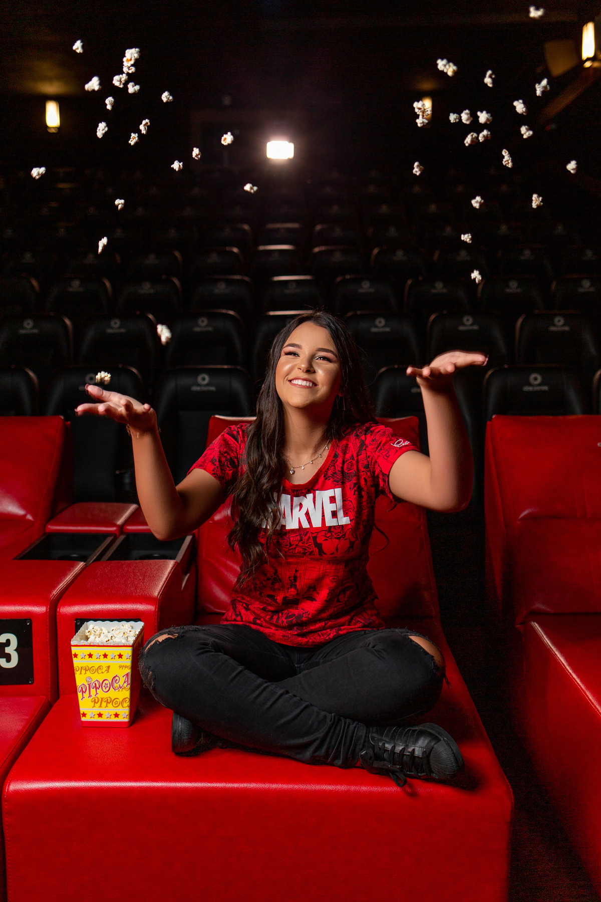 Book dos Quinze debutante Gabi  Ensaio de 15 anos CineTorres, cinema, filme. urbano, poltrona vermelha, pipoca, arte, cinema, street, noite, sparckle, luzes, vela. brilho. Imbé, Tramandai, Araranguá, Sombrio, Criciúma, litoral, Gramado, Torres, Osório, 