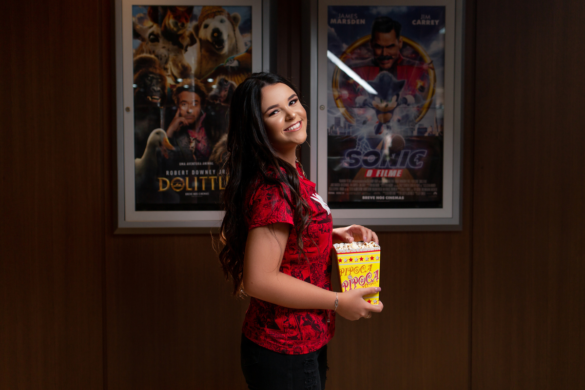 Book dos Quinze debutante Gabi  Ensaio de 15 anos CineTorres, cinema, filme. urbano, poltrona vermelha, pipoca, arte, cinema, street, noite, sparckle, luzes, vela. brilho. Imbé, Tramandai, Araranguá, Sombrio, Criciúma, litoral, Gramado, Torres, Osório, 