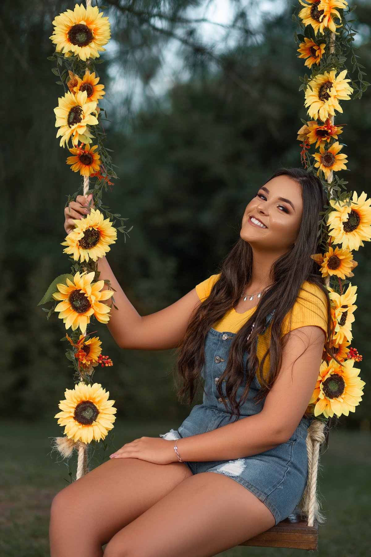 Book dos Quinze debutante Gabi  Ensaio de 15 anos. Balanço girassol. Parque da Guarita Torres, cinema, filme. urbano, arte, natureza, street, sparckle, luzes, vela. brilho. Imbé, Tramandai, Araranguá, Sombrio, Criciúma, litoral, Gramado, Torres, Osório. 