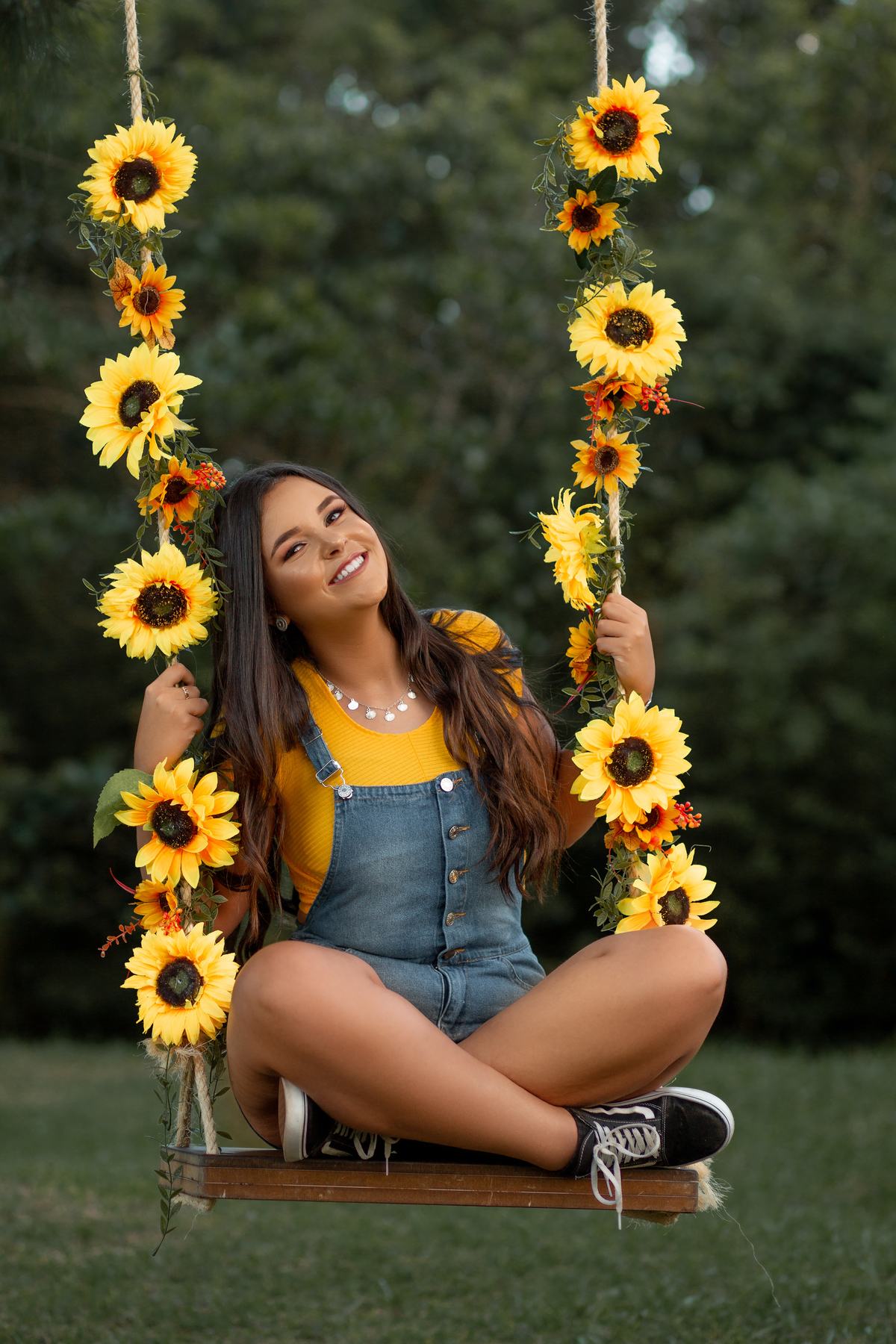 Book dos Quinze debutante Gabi  Ensaio de 15 anos. Balanço girassol. Parque da Guarita Torres, cinema, filme. urbano, arte, natureza, street, sparckle, luzes, vela. brilho. Imbé, Tramandai, Araranguá, Sombrio, Criciúma, litoral, Gramado, Torres, Osório. 