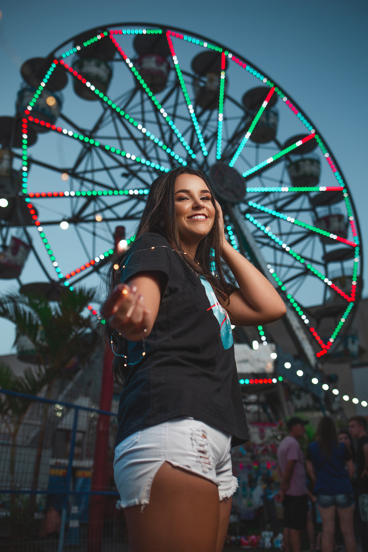 Book dos Quinze debutante Gabi  Ensaio de 15 anos. parque de diversões, roda gigante,neon, fada cinema, filme. urbano, arte, natureza, street, sparckle, luzes, vela. brilho. Imbé, Tramandai, Araranguá, Sombrio, Criciúma, litoral, Gramado, Torres, Osório. 
