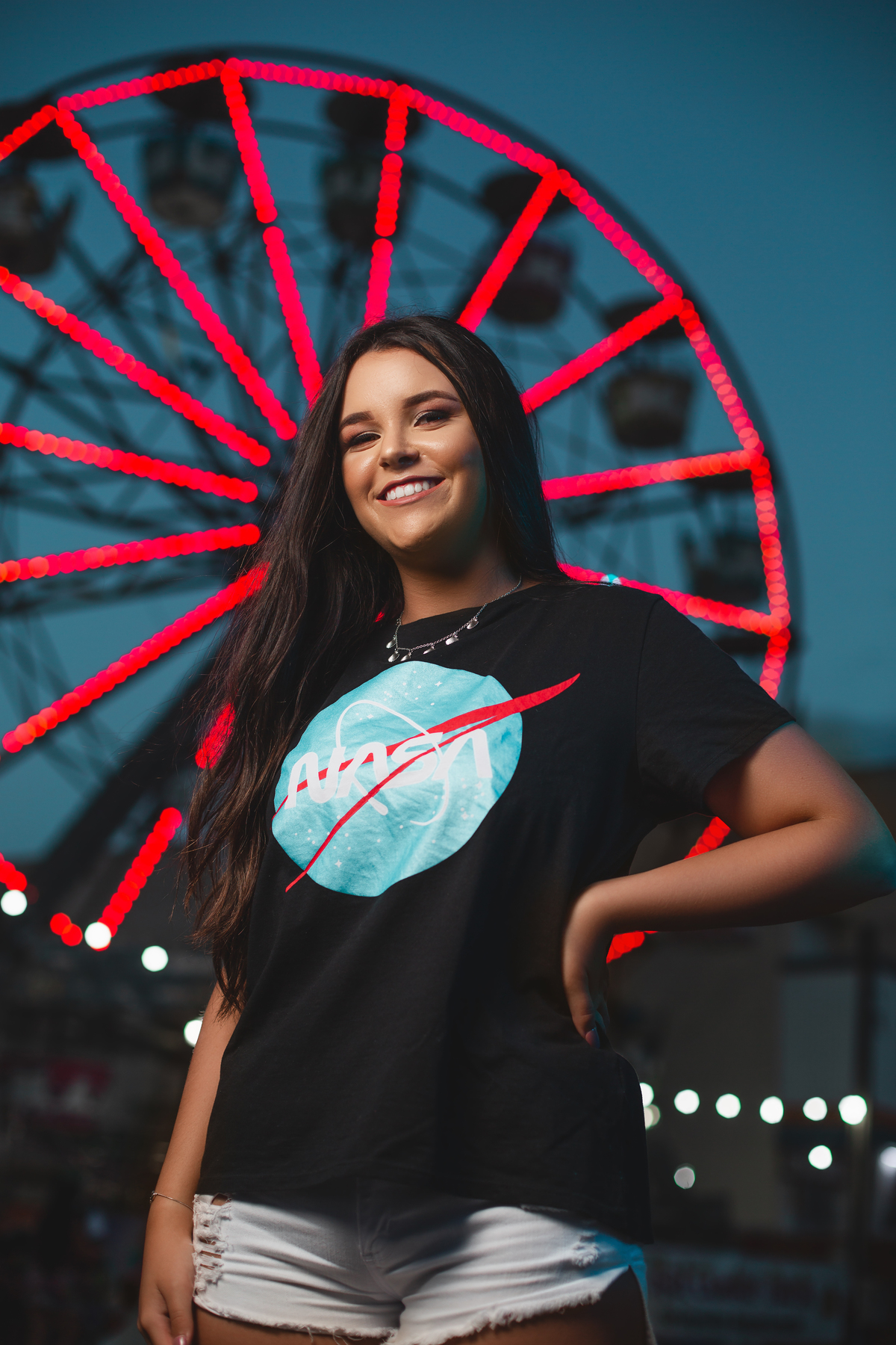 Book dos Quinze debutante Gabi  Ensaio de 15 anos. parque de diversões, roda gigante,neon, fada cinema, filme. urbano, arte, natureza, street, sparckle, luzes, vela. brilho. Imbé, Tramandai, Araranguá, Sombrio, Criciúma, litoral, Gramado, Torres, Osório. 